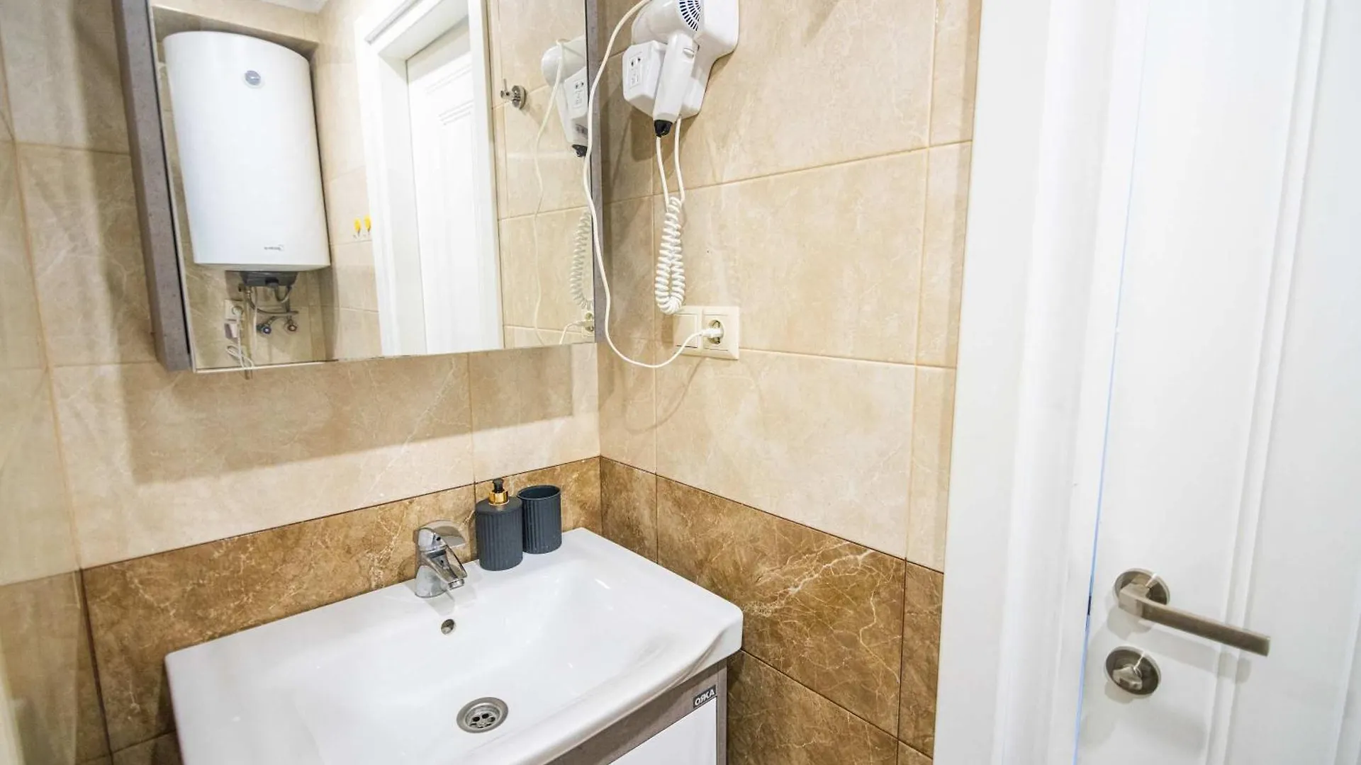 Charming 1Br Apartn In Orbi Beach-By Wehost Batum Daire